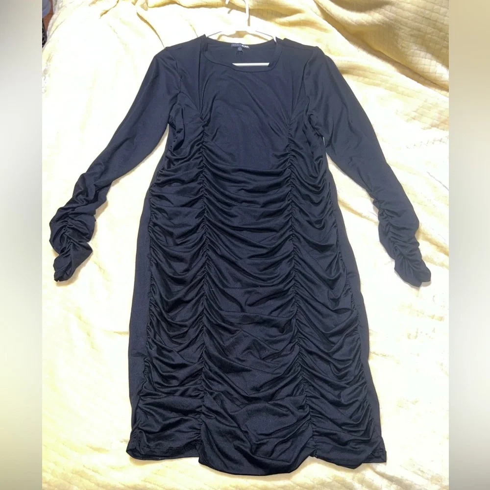 🖤 black mini dress 🦋 - Picture 4 of 4